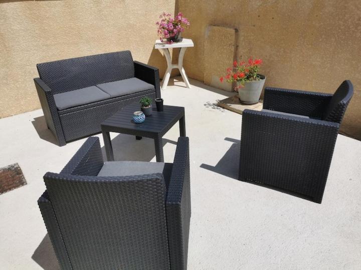 Appartement Agreable Et Spacieux Ensoleille Valros Kültér fotó